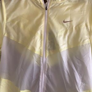 Nike woman’s running zip up jacket
